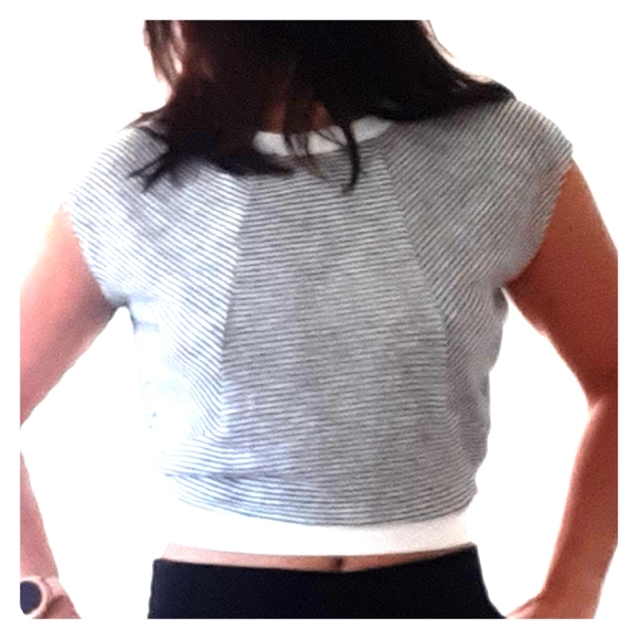 Backless crop top - Picture 2 of 4